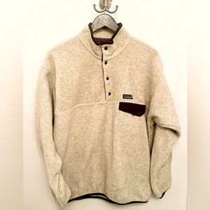 Patagonia men’s lightweight Synchilla Snap Fleece Pullover